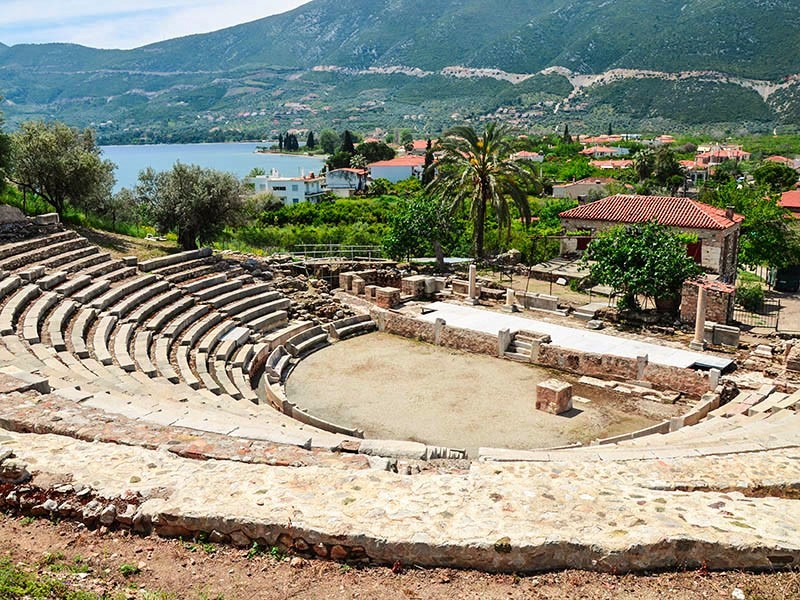 Το μικρό θεάτρο της Αρχαίας Επιδαύρου Το μικρό θεάτρο της Αρχαίας Επιδαύρου