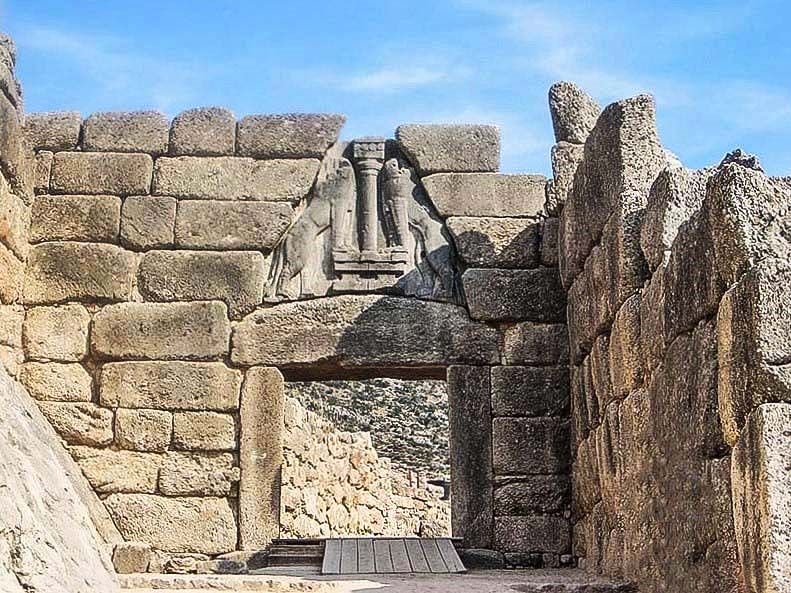 Κοντινή λήψη της Πύλης των Λεόντων στις Μυκήνες Κοντινή λήψη της Πύλης των Λεόντων στις Μυκήνες