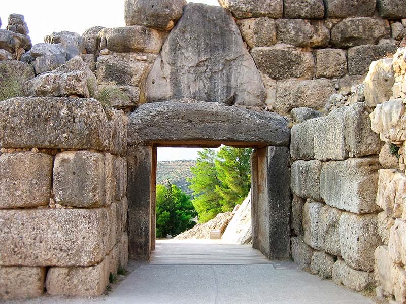 Η πίσω μεριά της Πύλης των Λεόντων στις Μυκήνες Η πίσω μεριά της Πύλης των Λεόντων στις Μυκήνες