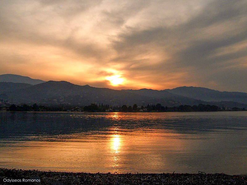Ηλιοβασίλεμα στην παραλία Αβύθου (ή Άκολης) 