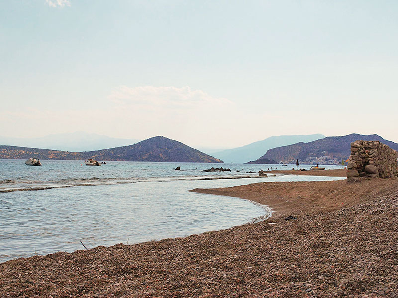 Η παραλία της Πλάκας