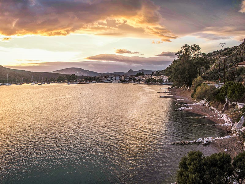 Ηλιοβασίλεμα στην παραλία στο Βιβάρι