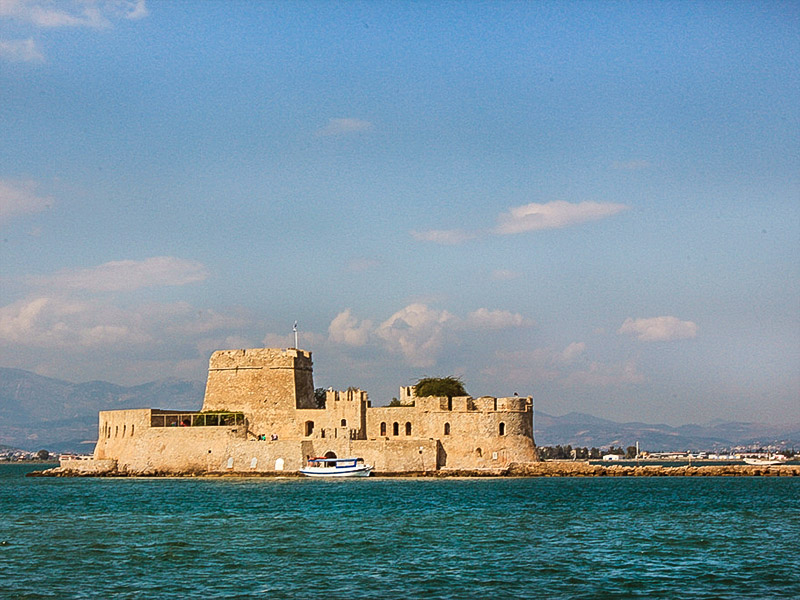 To Μπούρτζι όπως φαίνεται από την πόλη του Ναυπλίου To Μπούρτζι όπως φαίνεται από την πόλη του Ναυπλίου