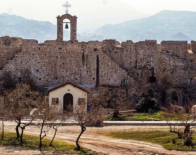 Το εκκλησάκι της Ζωοδόχου Πηγής στο κάστρο του Ρίου