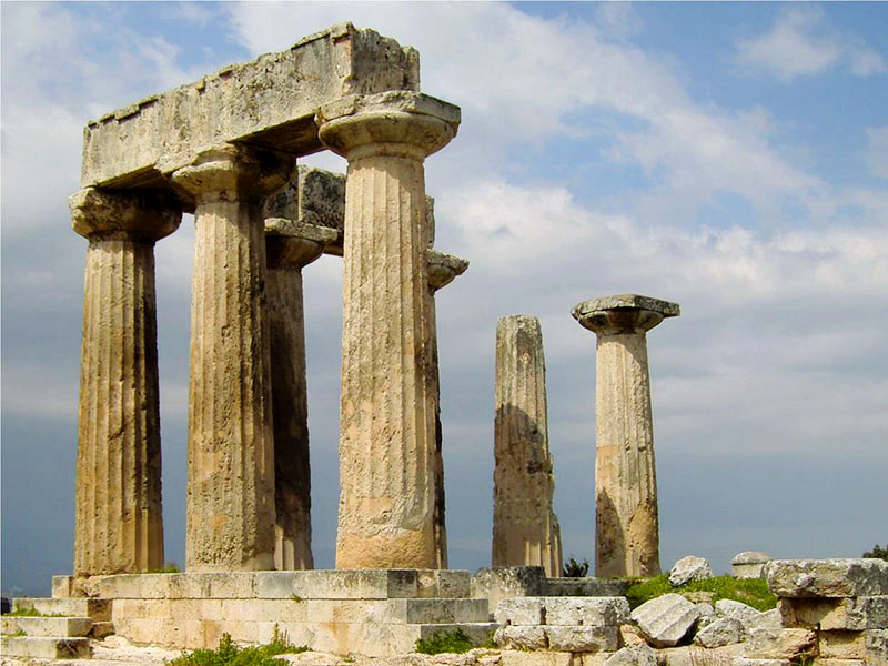 Πλαϊνή λήψη του Ναού του Απόλλωνα στην Αρχαία Κόρινθο Πλαϊνή λήψη του Ναού του Απόλλωνα στην Αρχαία Κόρινθο