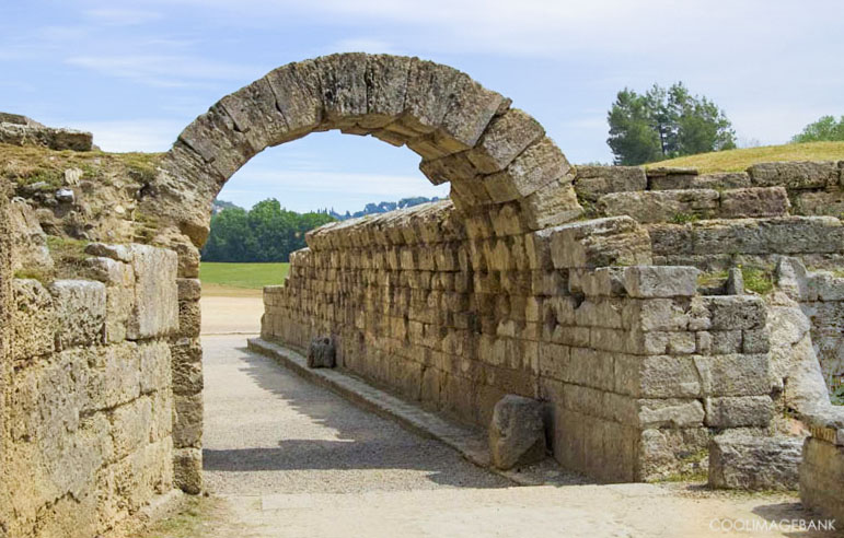 Είσοδος στο στάδιο της Αρχαίας Ολυμπίας