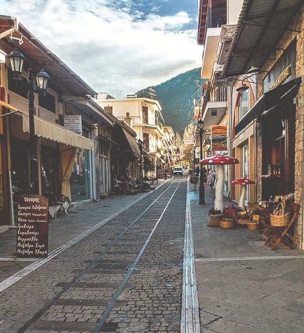 Γραφικό δρομάκι στα Καλάβρυτα